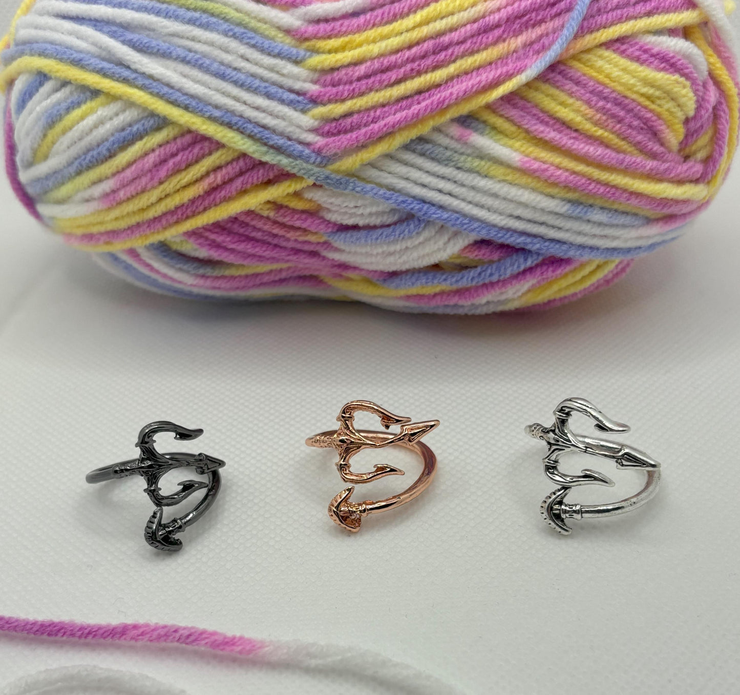 Adjustable Yarn Crochet Tension Ring with engraving - Trident knitting or crochet loop, fibre art, wool thread guide, knitter gift, crafting