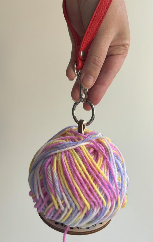 Portable Yarn Holder for wrist: Wearable Sewing Thread Spool With Wrist Strap, Knitting tool, Wool caddy, Knitting gift, Travel supplies